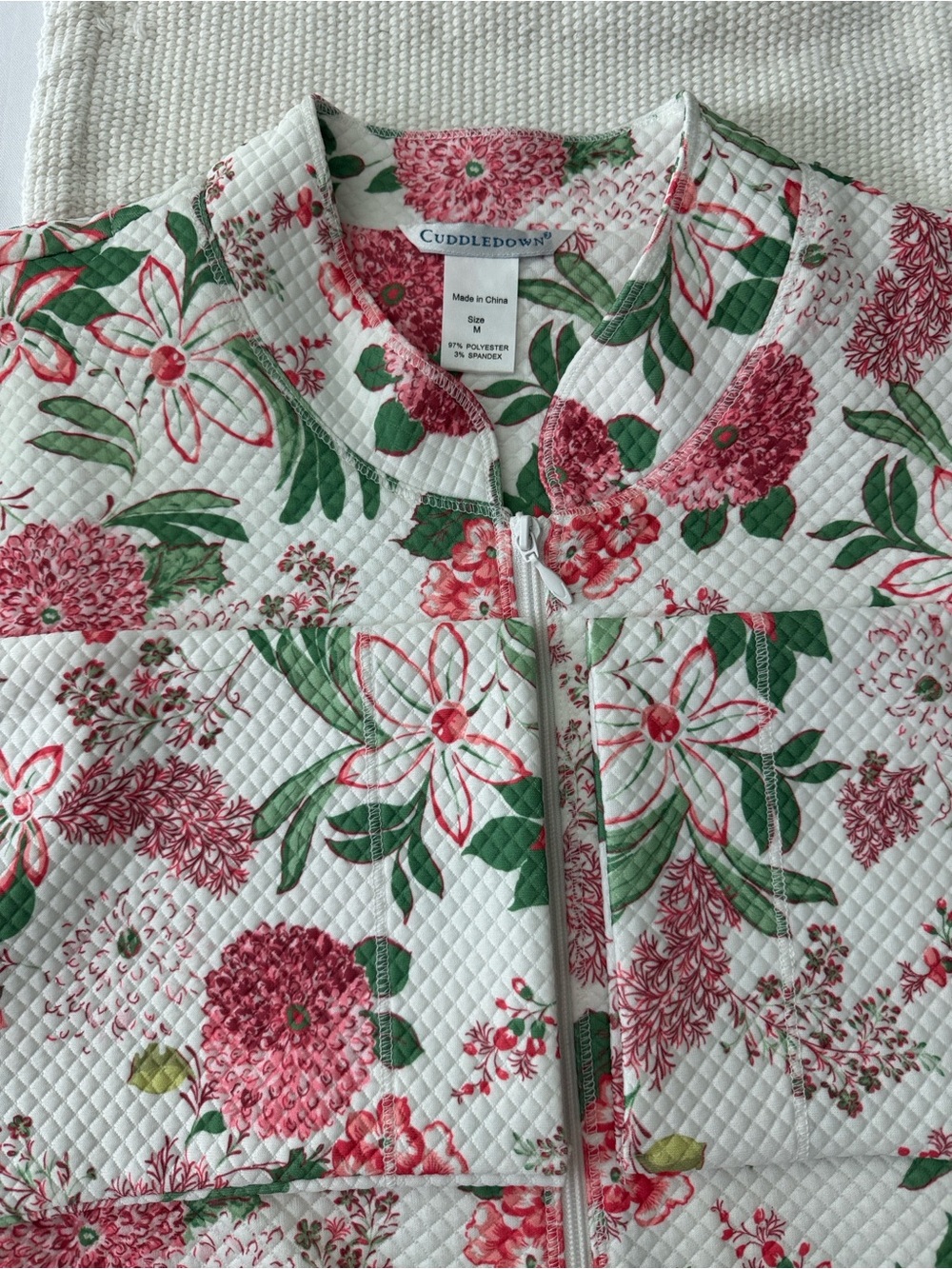 CUDDLEDOWN Zip Front Robe Size Medium Like New!